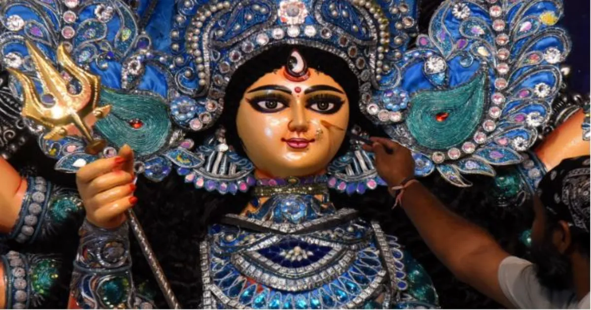 108 प्रतिमाएं, 64 सिंह, 1,000 स्तंभ: दुर्गा पूजा को सालभर का आकर्षण बनाने की पश्चिम बंगाल की भव्य योजना