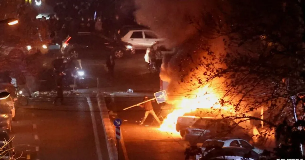 ईरान में विरोध प्रदर्शनों के दौरान करीब 2,000 लोगों की मौत: अधिकारी