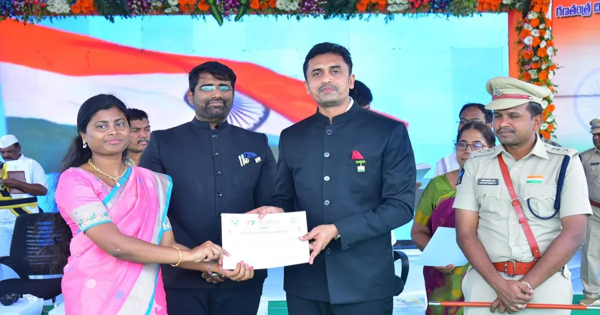 सत्य साईं और अन्नामय्या जिलों में भव्यता के साथ मनाया गया 77वां गणतंत्र दिवस