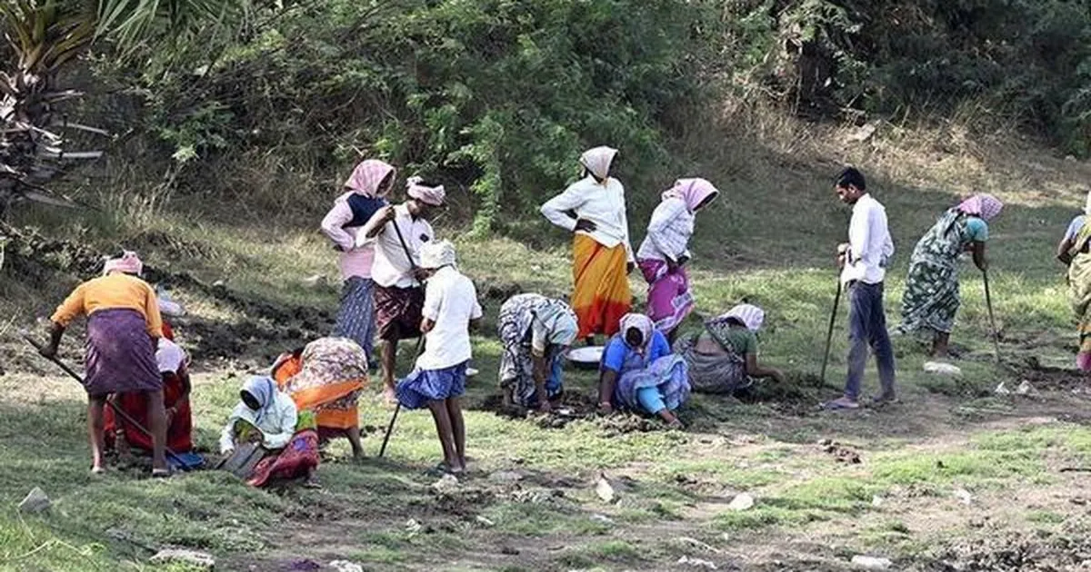 मजदूरों ने नौकरी योजना ऐप में खराबियों की शिकायत की