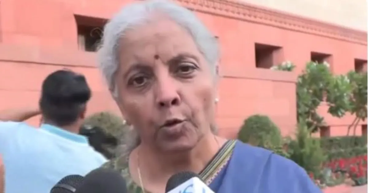 बस यह दिखाता है कि वे कितने छोटे हो सकते हैं: निर्मला सीतारमण ने विपक्ष पर कसा तंज, शुल्क में कटौती की आलोचना को लज्जाजनक कहा