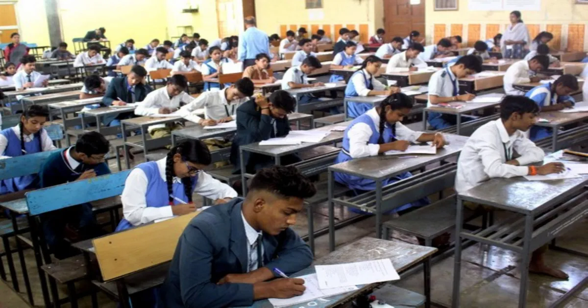 CBSE ने कक्षा 9-10 में तीन भाषाओं का अध्ययन अनिवार्य किया, तीसरी भाषा से बोर्ड परीक्षा छूट