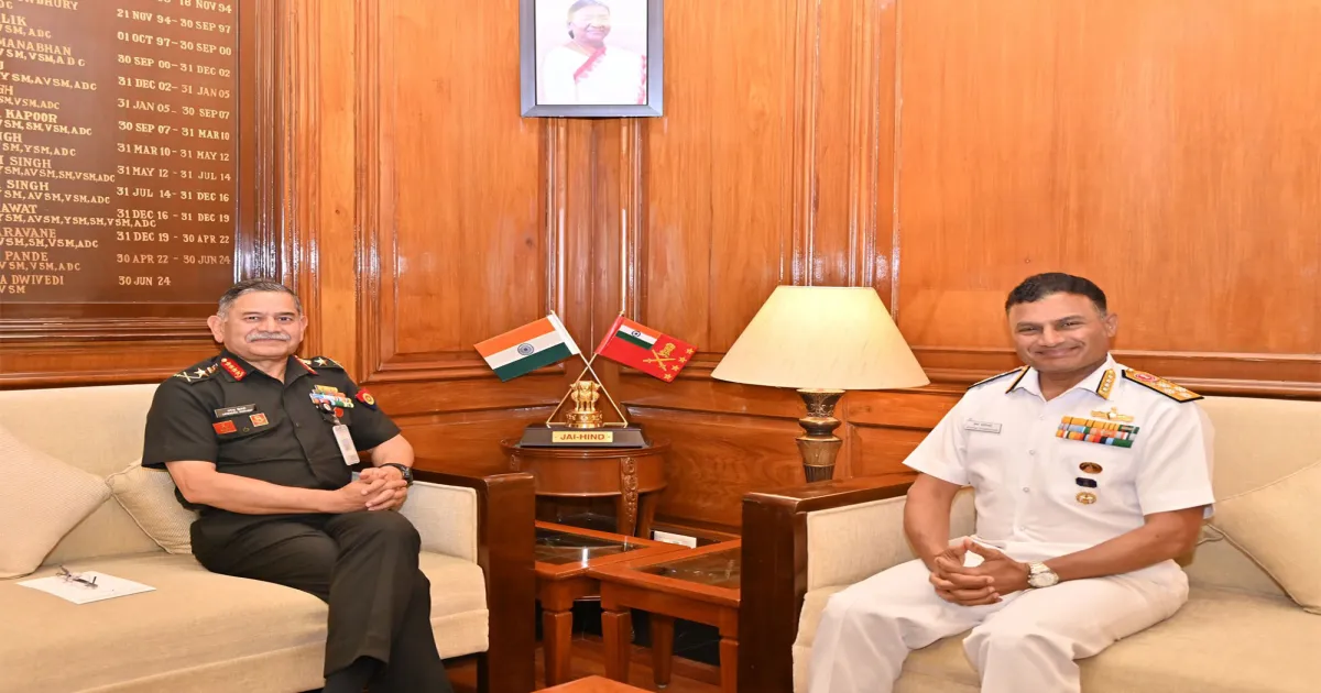 नौसेना प्रमुख स्वामीनाथन ने सेना प्रमुख द्विवेदी से की मुलाकात, संयुक्त सैन्य समन्वय पर चर्चा