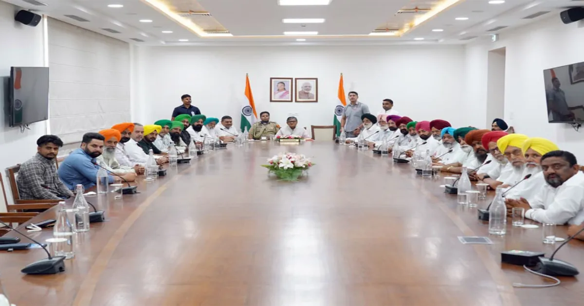 पंजाब: संयुक्त किसान मोर्चा ने राज्यपाल को ज्ञापन सौंपा, किसानों की समस्याओं पर चर्चा की
