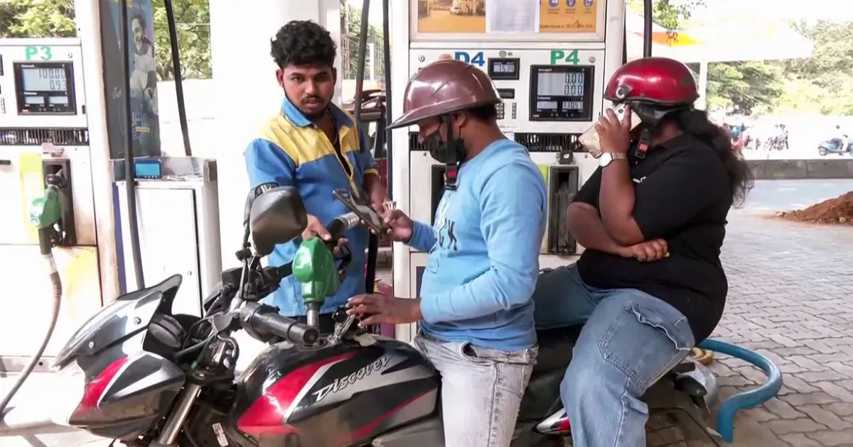 क्या भारत में सस्ता होगा पेट्रोल-डीजल? कच्चे तेल की कीमतों में गिरावट पर केंद्रीय मंत्री हरदीप पुरी का बड़ा संकेत