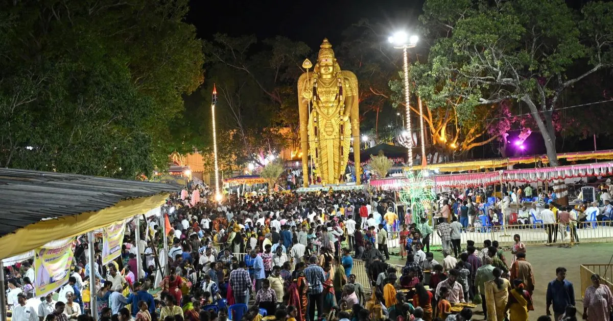 तिरुपति में श्रद्धालुओं की बढ़ती भीड़ और लगातार बारिश ने बढ़ाई मुश्किलें