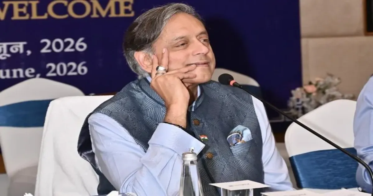 शशि थरूर की अध्यक्षता वाली समिति ने ई-पासपोर्ट और पुलिस सत्यापन पर की चर्चा, 1967 के पासपोर्ट कानून में बदलाव की सिफारिश