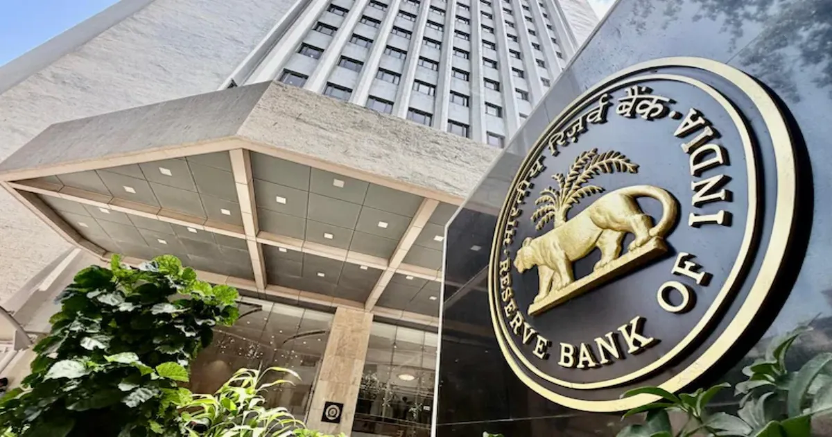 लातूर डीसीसी बैंक से महाराष्ट्र के मंत्री समेत आठ निदेशकों को हटाने का RBI का आदेश