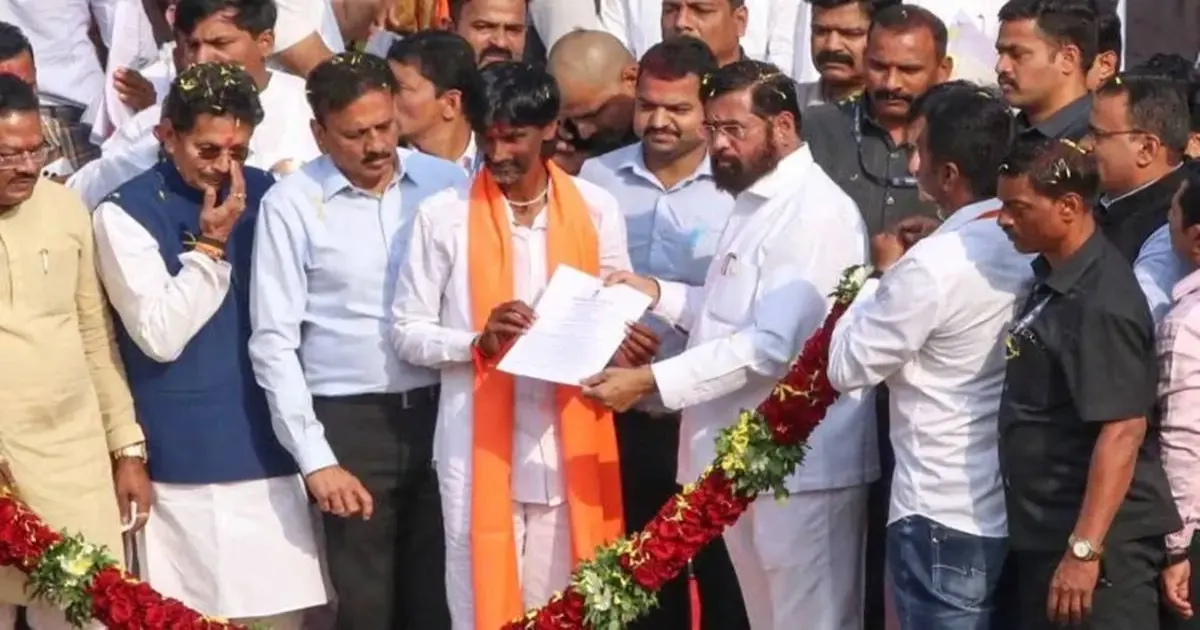 maratha-quota-activist-ends-fast-after-breakthrough