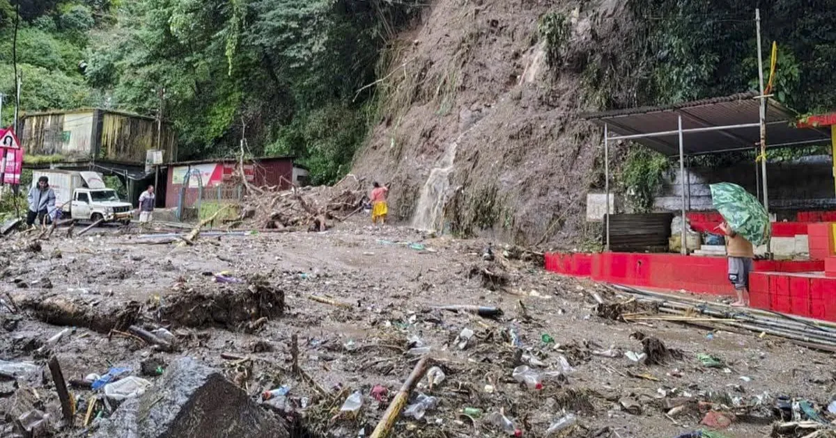 दिन की बड़ी खबरें: भारी बारिश से दार्जिलिंग में भूस्खलन, 20 की मौत; बिहार चुनाव के लिए चुनाव आयोग की 17 नई पहलें