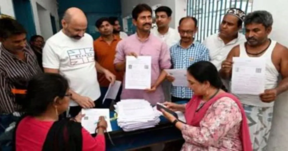 चुनाव आयोग की सख्ती के बाद बंगाल में अनिच्छुक बीएलओ ने स्वीकार की नियुक्ति