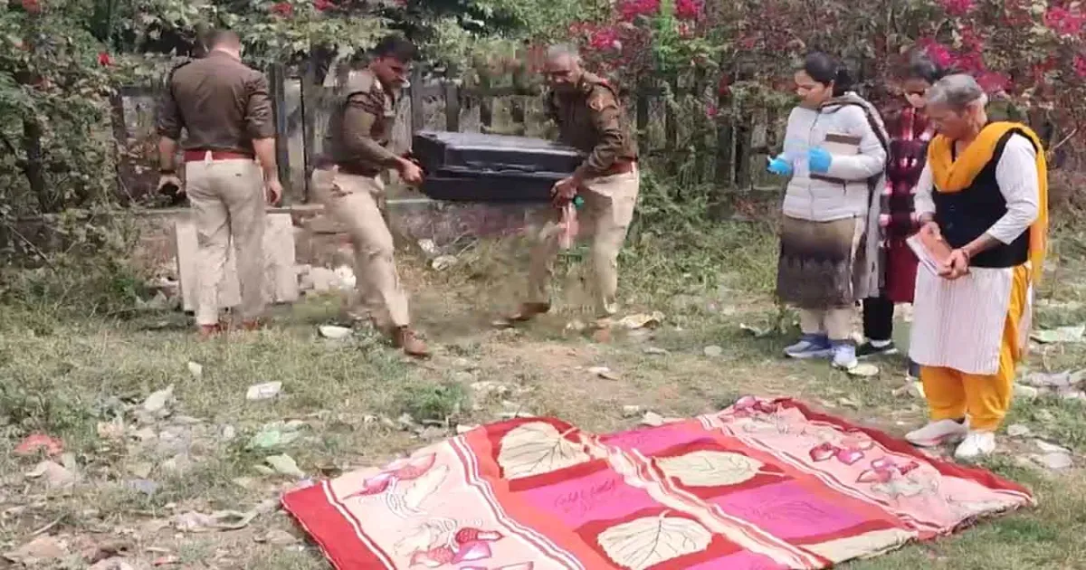 ट्रैवल बैग में मिला महिला का शव, पुलिस जांच में जुटी