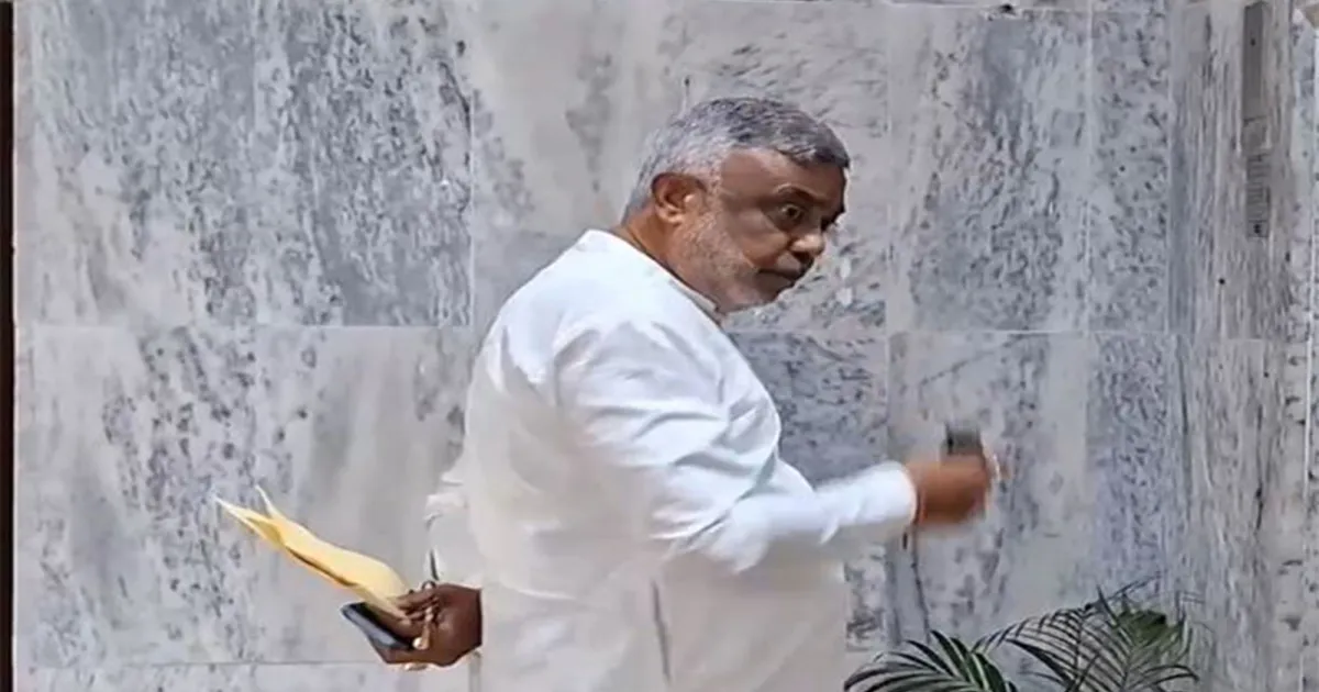 TMC विधायक देबाशीष कुमार से जुड़ी बेहिसाब संपत्तियों का पता चला, आईटी छापे में 1.75 करोड़ रुपये का सोना, डायमंड ज्वैलरी बरामद