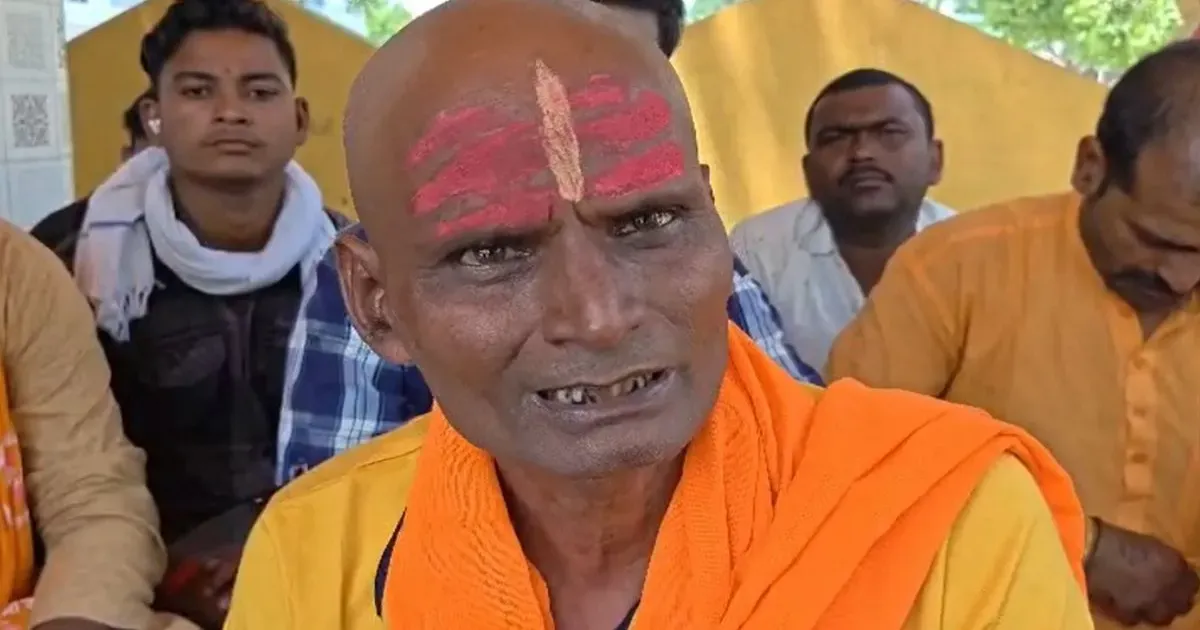 सीतापुर में पिता-पुत्र की घर वापसी: अब्दुल्ला बने दारोगा सिंह, आठ साल बाद हिंदू धर्म में लौटे