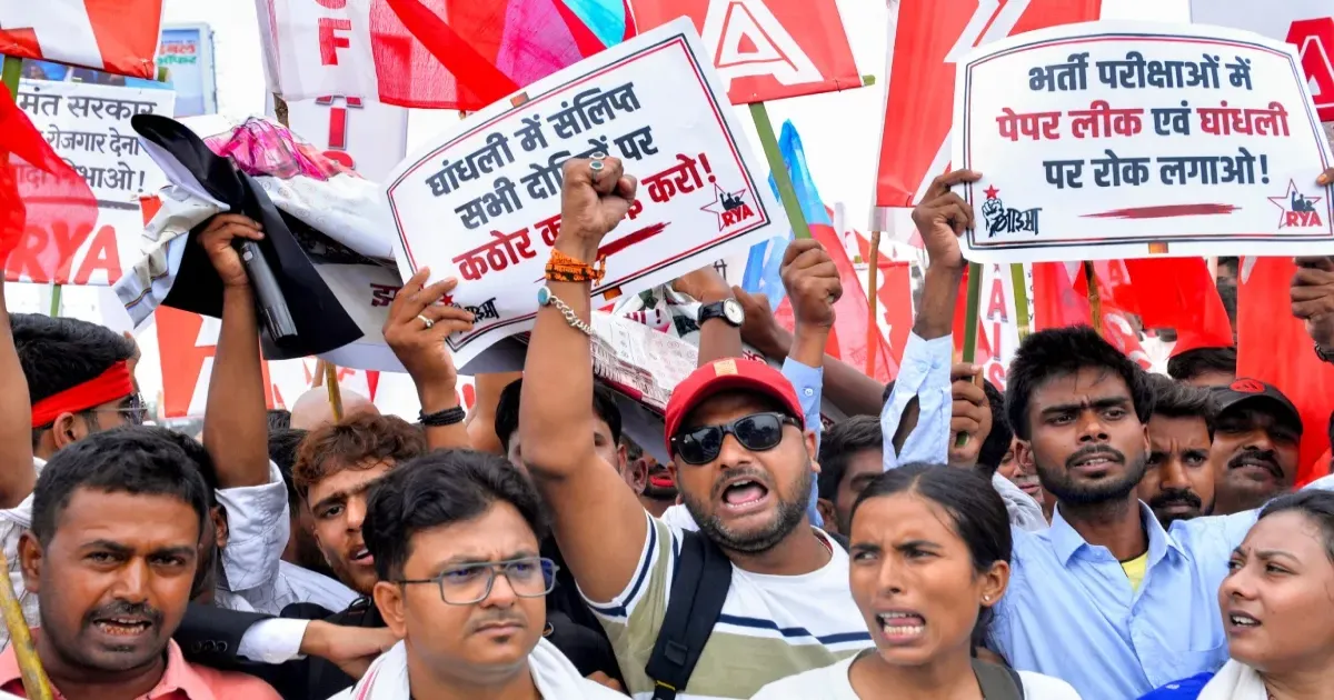 परीक्षा में गड़बड़ी के आरोपों के बीच जेपीएससी के तीन सदस्यों ने दिया इस्तीफा