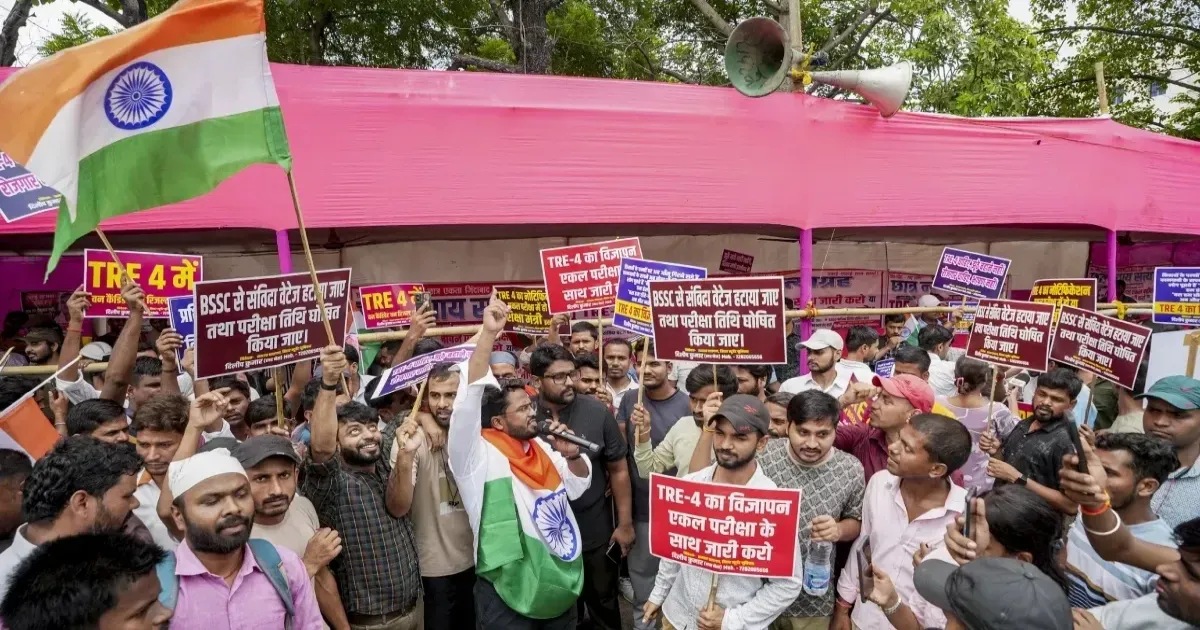 32 हजार से ज्यादा शिक्षक पदों की भर्ती के ऐलान के बावजूद पटना में क्यों प्रदर्शन कर रहे अभ्यर्थी? जानें मांगें