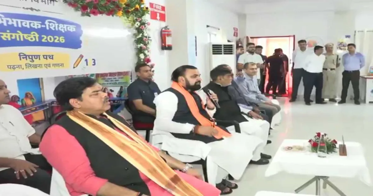 बिहार के मुख्यमंत्री सम्राट चौधरी ने पीटीएम में अभिभावकों और छात्रों से की बातचीत