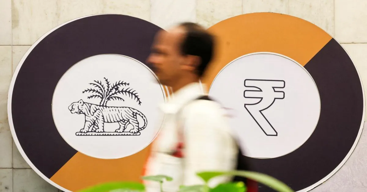 rupee-falls-against-us-dollar