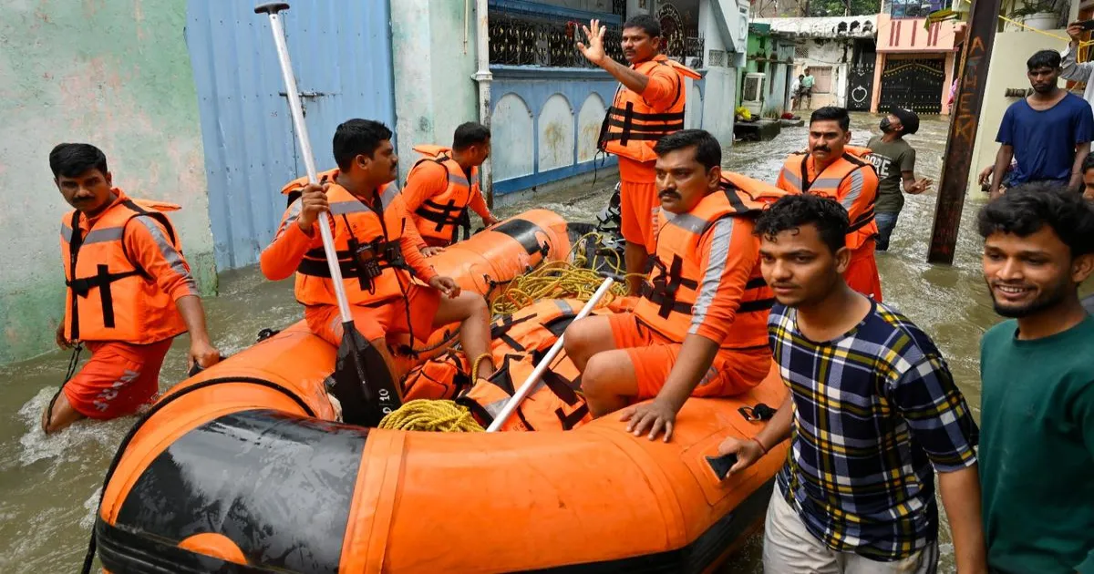 मुंबई और महाराष्ट्र के जिलों में भारी बारिश का रेड अलर्ट, तेलंगाना और बंगाल में भी सतर्कता