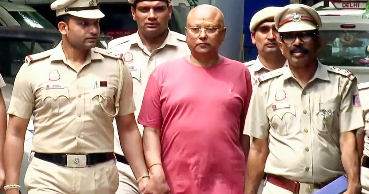 स्वयंभू धर्मगुरु चैतन्यानंद सरस्वती की जमानत याचिका की सुनवाई से न्यायाधीश ने खुद को अलग किया
