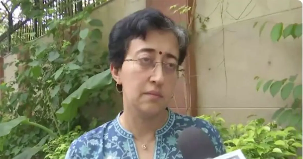 क्यों डर? : संविधान के खतरे पर राघव चड्ढा की चुप्पी पर अतीशी ने उठाए सवाल