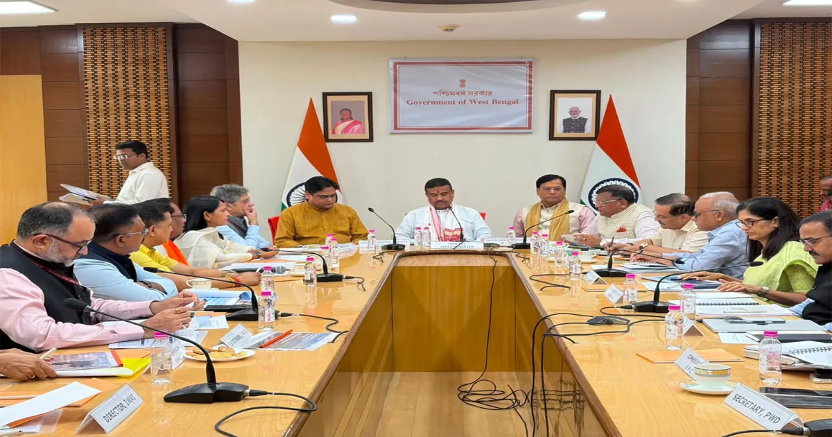 कोलकाता में केंद्रीय मंत्री सर्बानंद सोनोवाल ने मुख्यमंत्री सुभेंदु अधिकारी से की मुलाकात, 19,209 करोड़ के समुद्री विकास एजेंडा पर चर्चा