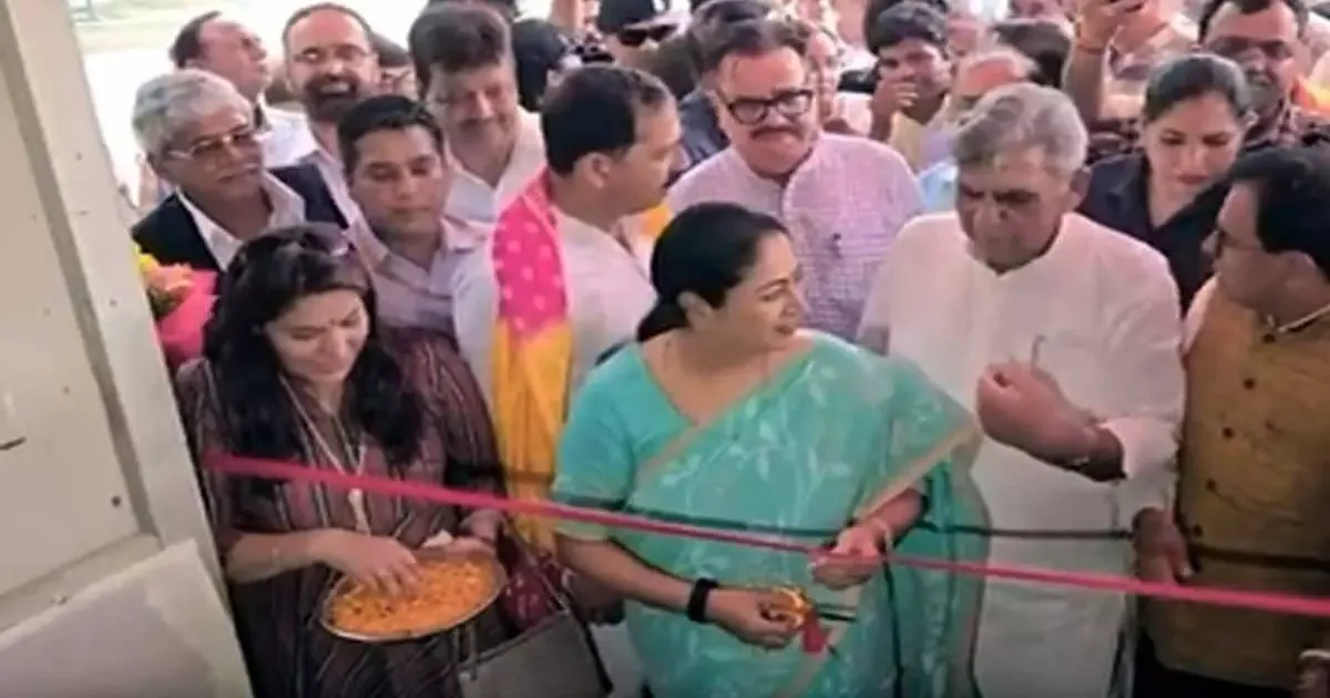 दिल्ली की मुख्यमंत्री रेखा गुप्ता ने शालीमार बाग में जन कल्याण शिविर का उद्घाटन किया