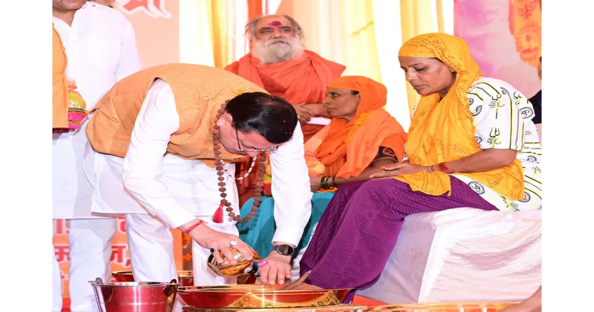 हरिद्वार में मुख्यमंत्री धामी ने कांवड़ियों का किया भव्य स्वागत, स्वास्थ्य शिविर का भी शुभारंभ