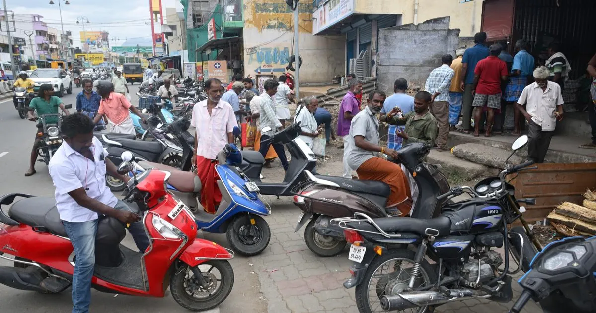 टीएएसएमएसी दुकानों में अधिक पैसे वसूलने पर ग्राहक कर सकेंगे पुलिस शिकायत, मद्रास हाईकोर्ट का आदेश