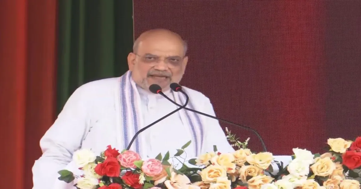 अमित शाह का असम चुनावी वादा: अवैध घुसपैठियों को वापस भेजा जाएगा, आदिवासी परिवारों को गाय-भैंस मिलेगा