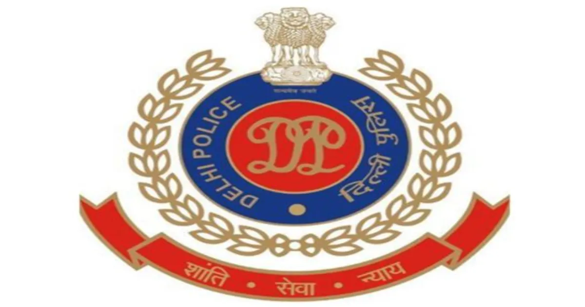 दिल्ली: पटेल रोड पर पाइपलाइन लीकेज से गड्ढा, दो लेन प्रभावित