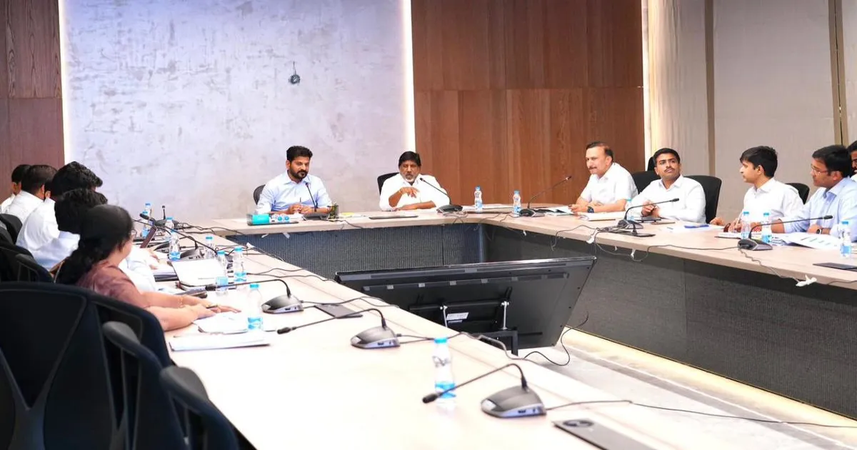 तेलंगाना के मुख्यमंत्री ए. रेवंत रेड्डी का निर्देश: बड़े डेटा सेंटरों के लिए बिजली अनुमति प्रक्रिया तेज की जाए
