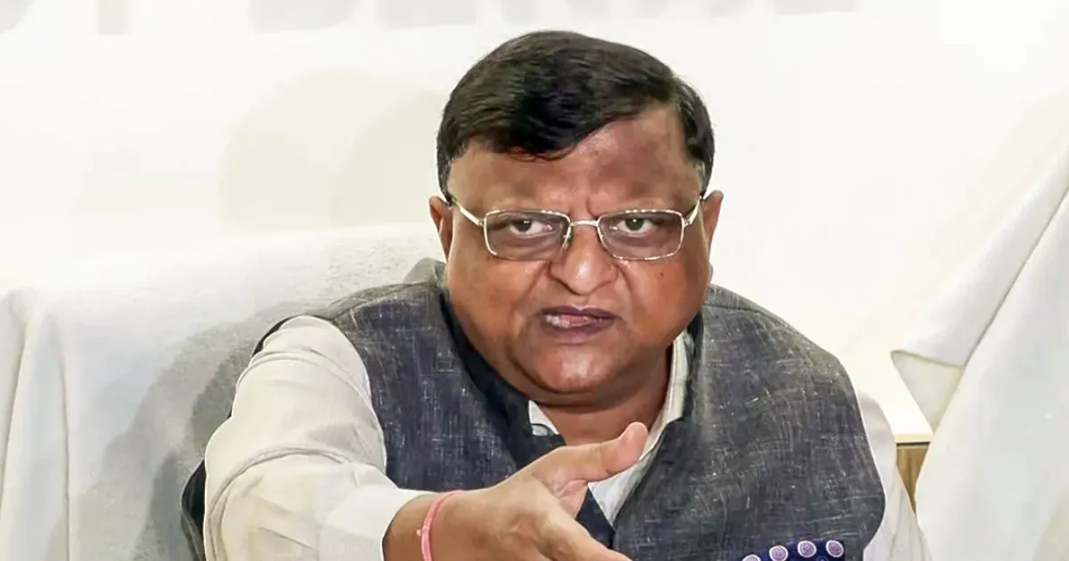 पश्चिम बंगाल में बड़ा प्रशासनिक बदलाव, मनोज कुमार अग्रवाल बने नए मुख्य सचिव