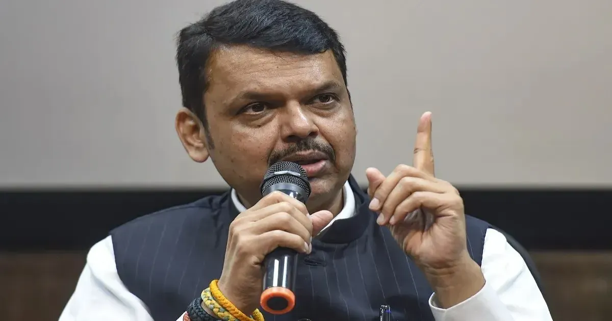 महाराष्ट्र: प्रधानमंत्री नरेंद्र मोदी के आग्रह के बाद फडणवीस ने अधिकारियों को ईंधन बचत और खर्च कटौती की योजना बनाने के निर्देश दिए