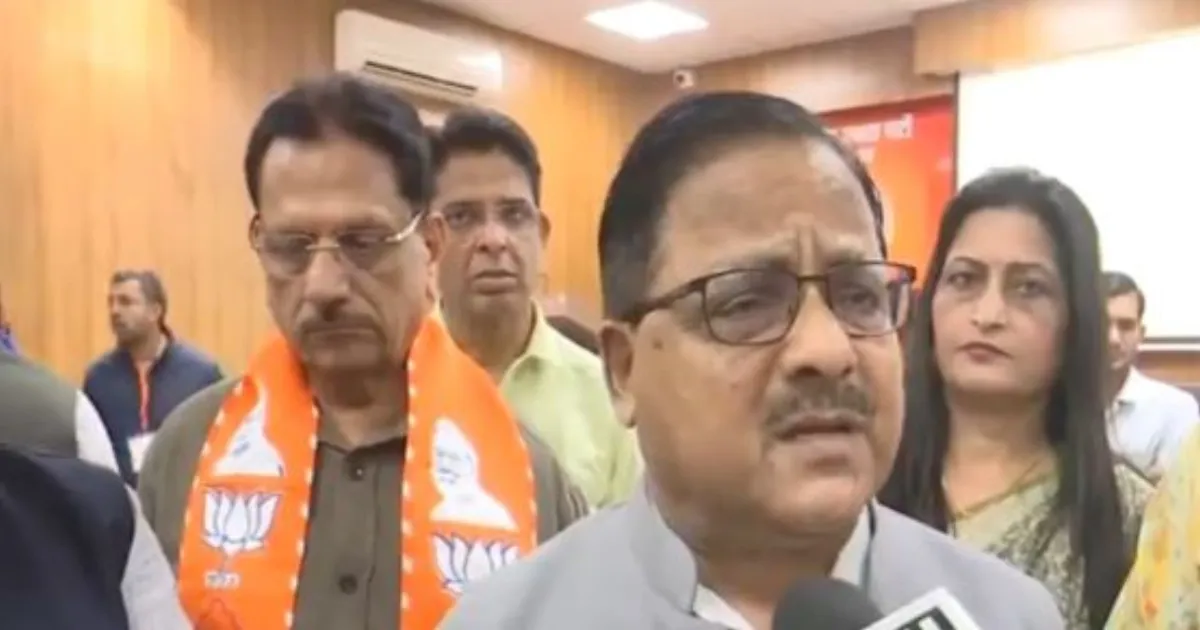 कर्नाटक में मुख्यमंत्री पद को लेकर सियासी बयानबाज़ी तेज, भाजपा ने सिद्धारमैया-शिवकुमार विवाद पर कांग्रेस को घेरा