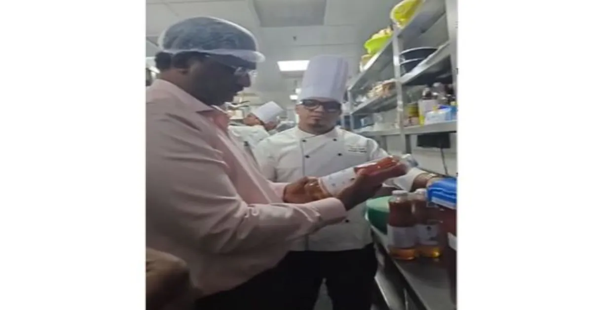 कर्नाटक: बेंगलुरु के होटलों में जांच के दौरान खाद्य सुरक्षा विभाग ने 132 किलो अनुपयुक्त खाद्य सामग्री जब्त की
