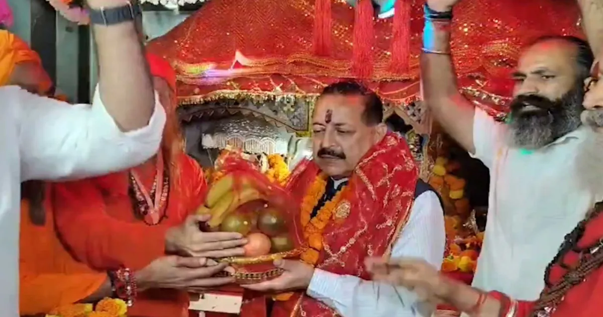 नवरात्रि के पहले दिन जितेंद्र सिंह ने ऐतिहासिक जस्मेरगढ़ किले के महाकाली मंदिर में टेका माथा