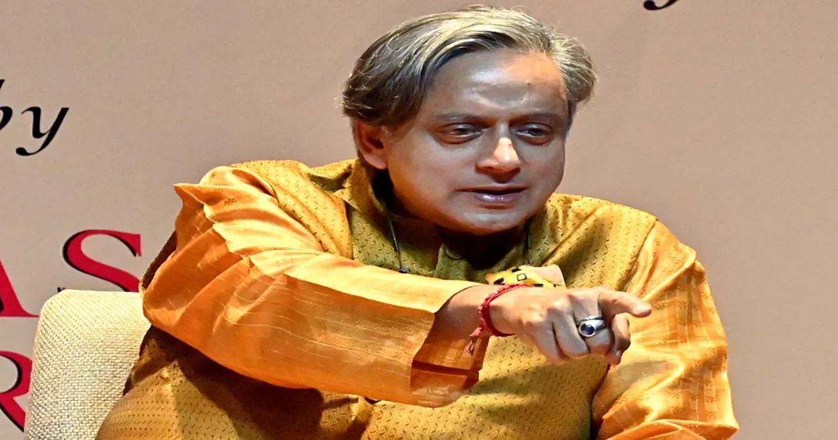 शशि थरूर ने कहा: एच-1बी वीज़ा शुल्क वृद्धि ट्रम्प की घरेलू राजनीति से प्रेरित