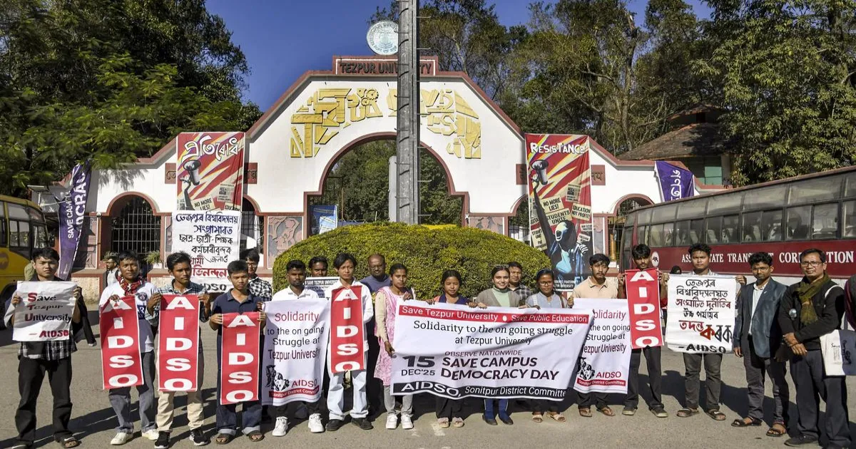 तेजपुर विश्वविद्यालय के कुलपति को विरोध प्रदर्शन के बीच अवकाश पर भेजा गया, जांच समिति गठित