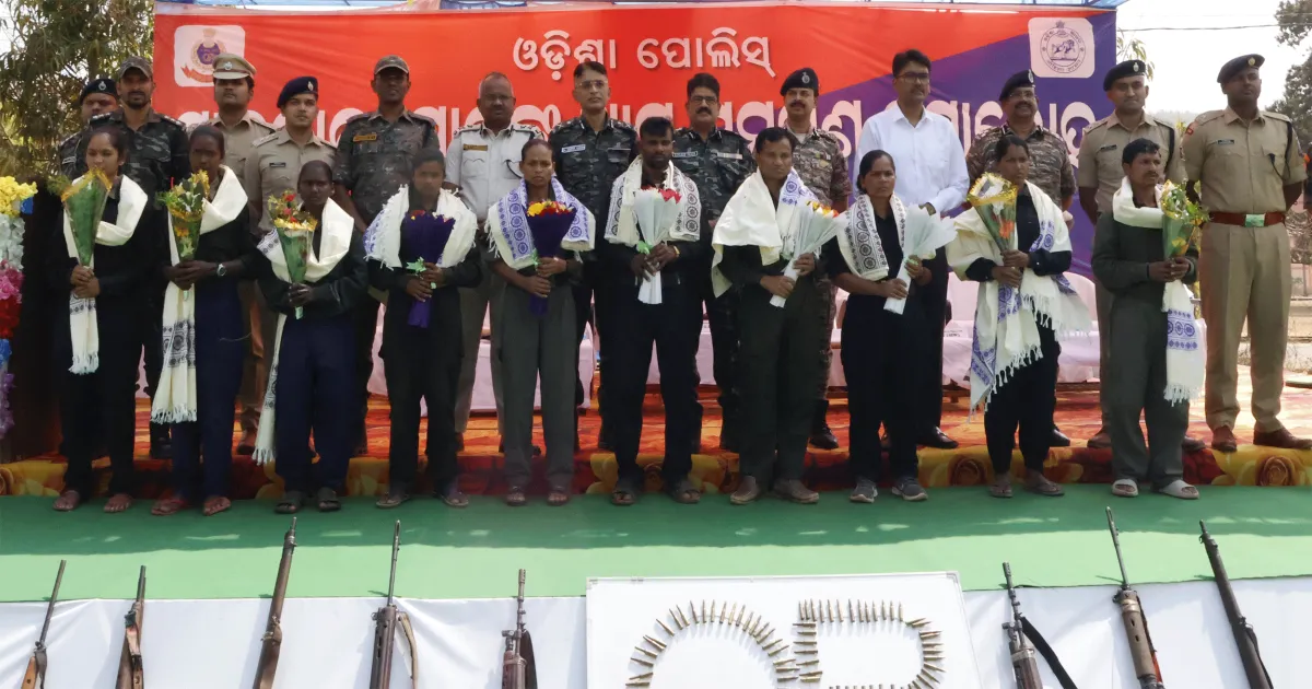 ओडिशा में 10 माओवादी उग्रवादियों ने आत्मसमर्पण किया