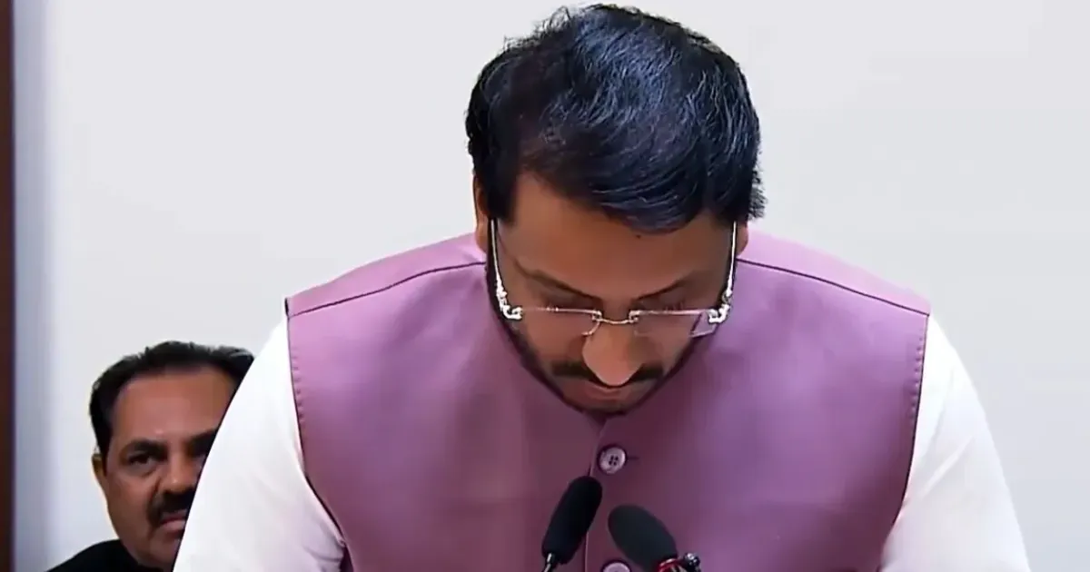 अजीत पवार के बेटे पार्थ पवार ने राज्यसभा सदस्य के रूप में शपथ ली