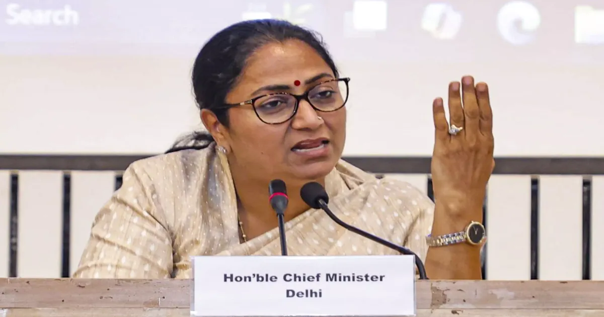 दिल्ली में डार्क स्पॉट खत्म करने के लिए 1 लाख सेंसर लाइट लगाने की घोषणा, मुख्यमंत्री रेखा गुप्ता का फैसला