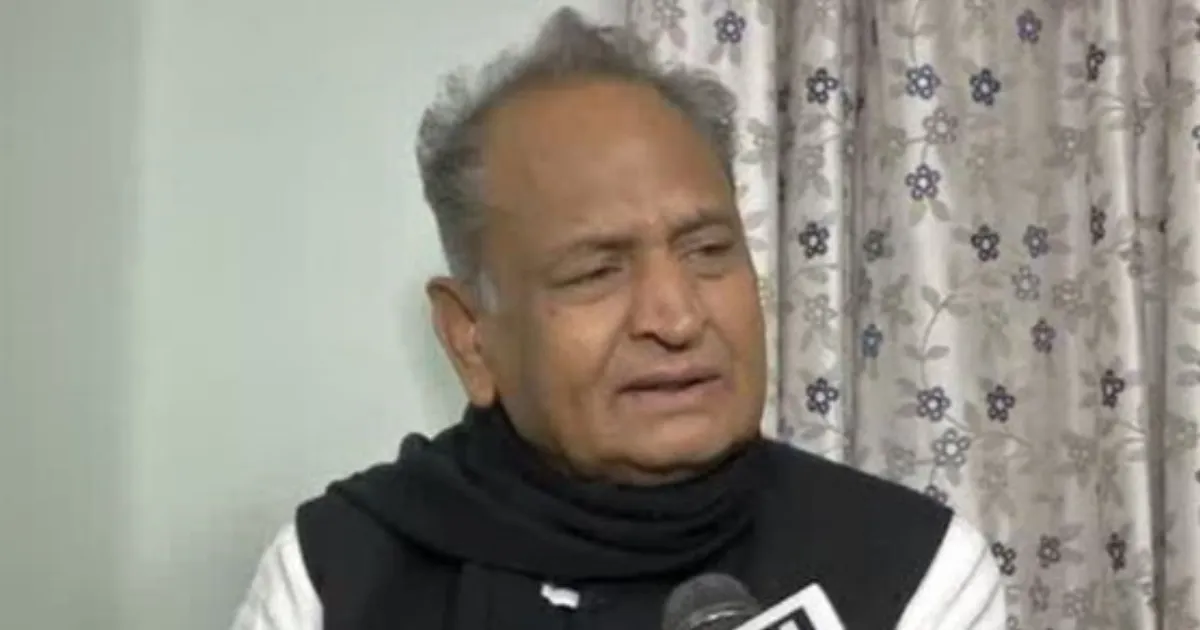 पेट्रोल पर वैट घटाए राजस्थान सरकार: अशोक गहलोत ने बढ़ती महंगाई पर साधा निशाना
