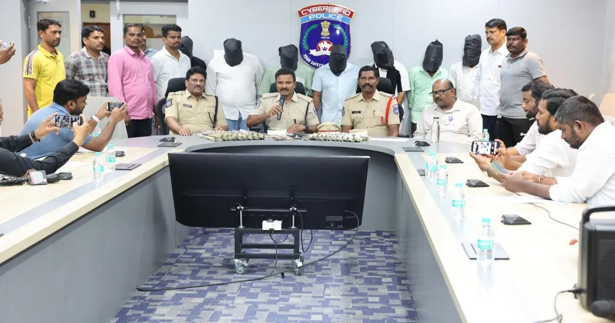 साइबराबाद पुलिस की बड़ी कार्रवाई: ऑनलाइन ट्रेडिंग फ्रॉड में म्यूल अकाउंट चलाने वाले 7 गिरफ्तार