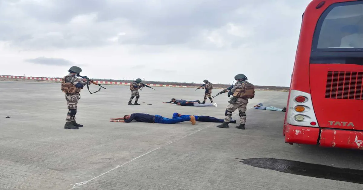 राजकोट एयरपोर्ट पर वार्षिक एंटी-हाइजैकिंग मॉक अभ्यास आयोजित, सुरक्षा तैयारियों का लिया गया जायजा