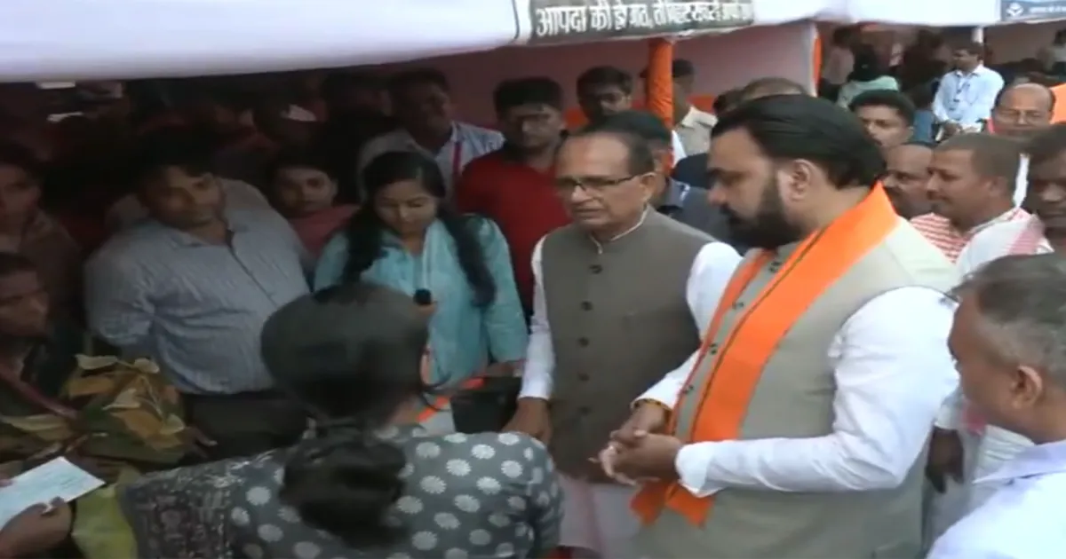 इस साल बाढ़ ने सारे रिकॉर्ड तोड़ दिए, शिवराज सिंह चौहान ने बिहार के बाढ़ पीड़ितों से की मुलाकात