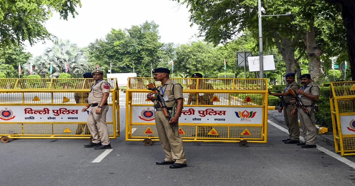 DDU मार्ग के पास एमसीडी अभियान में मिला कृत्रिम कंकाल, पुलिस ने आपराधिक घटना से किया इनकार