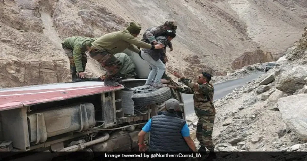 army-rescues-injured-ladakh-road-accident
