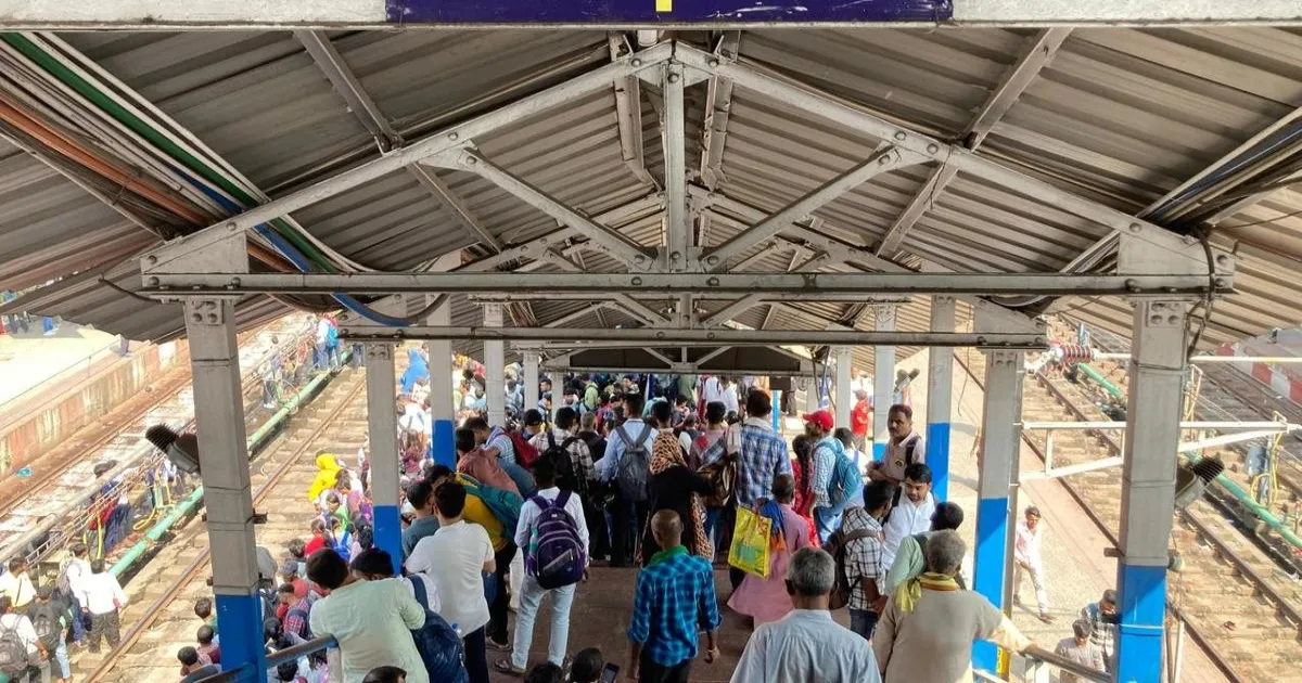 बिहार विधानसभा चुनाव: त्योहार के लिए घर लौटे प्रवासी मतदाता निर्णायक भूमिका में