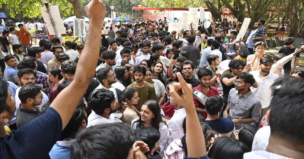 जेएनयू छात्र संघ चुनाव: मंगलवार को मतदान, तीखी बहस के बाद थमी चुनावी सरगर्मी